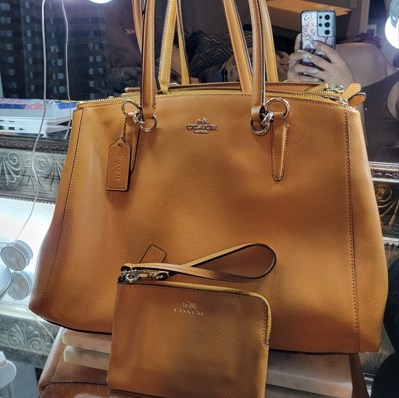 Coach purse and wallet - Picture 1 of 11